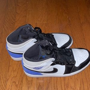 Jordan 1 mid SE Royal Black Toe